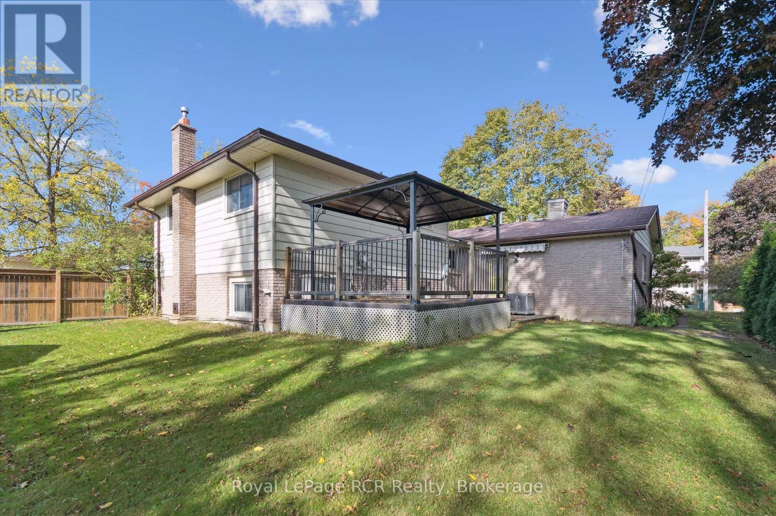 551 Oakview Crescent, Wellington North (Mount Forest), Ontario  N0G 2L2 - Photo 38 - X12454283