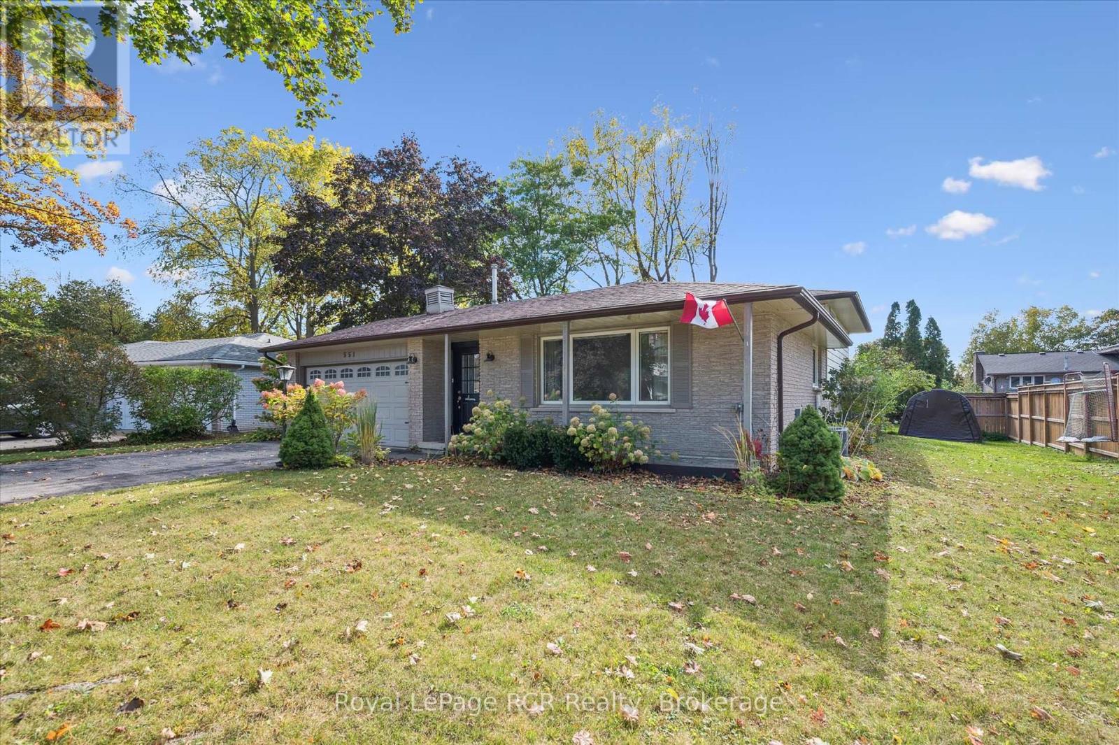 551 Oakview Crescent, Wellington North (Mount Forest), Ontario  N0G 2L2 - Photo 4 - X12454283