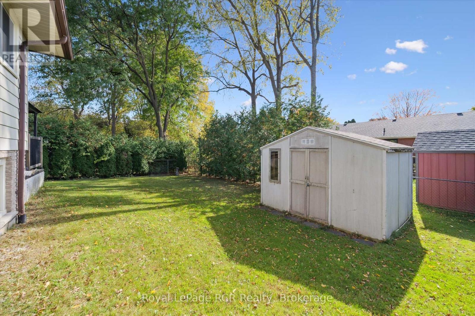 551 Oakview Crescent, Wellington North (Mount Forest), Ontario  N0G 2L2 - Photo 45 - X12454283