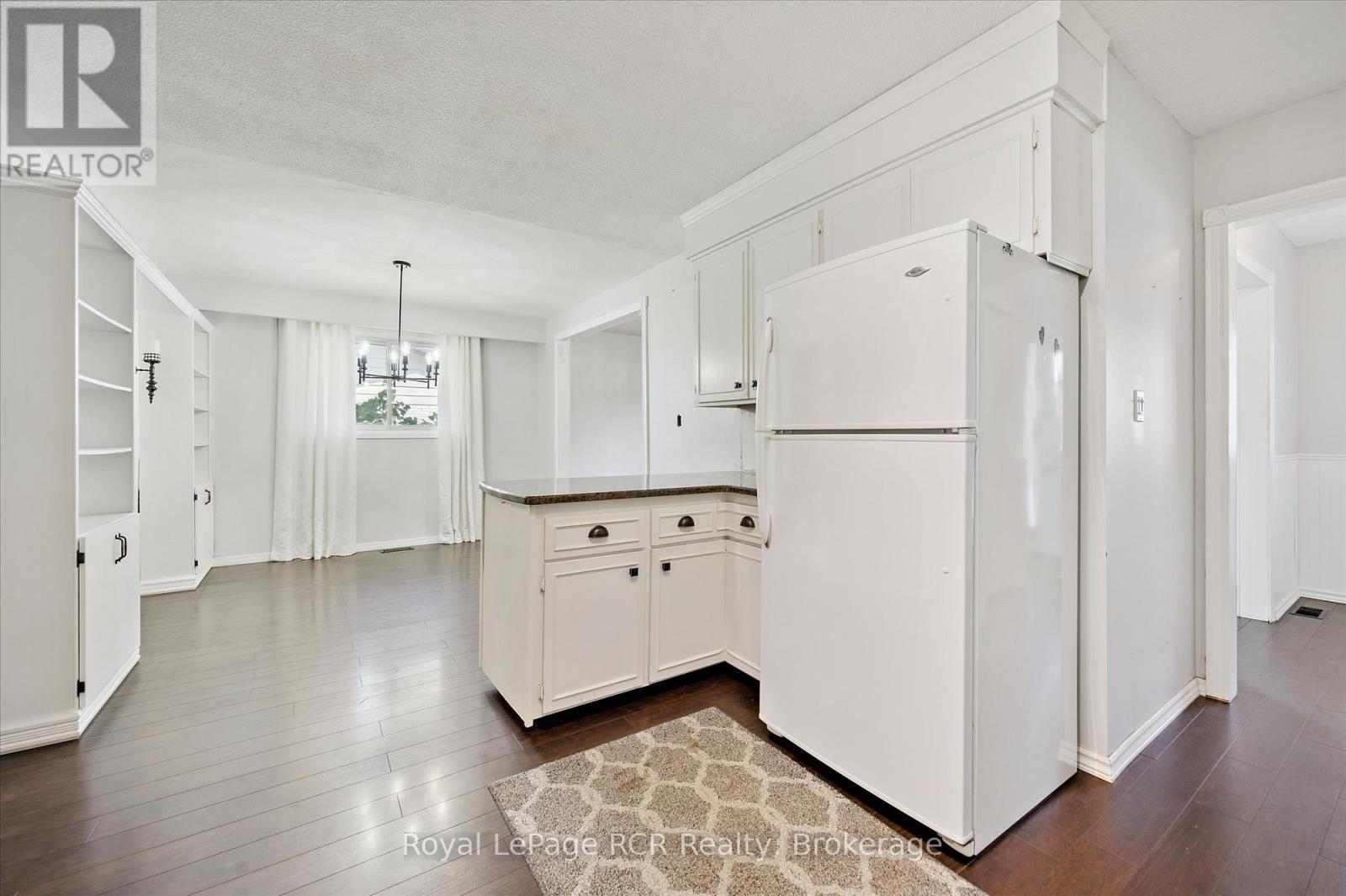 551 Oakview Crescent, Wellington North (Mount Forest), Ontario  N0G 2L2 - Photo 20 - X12454283