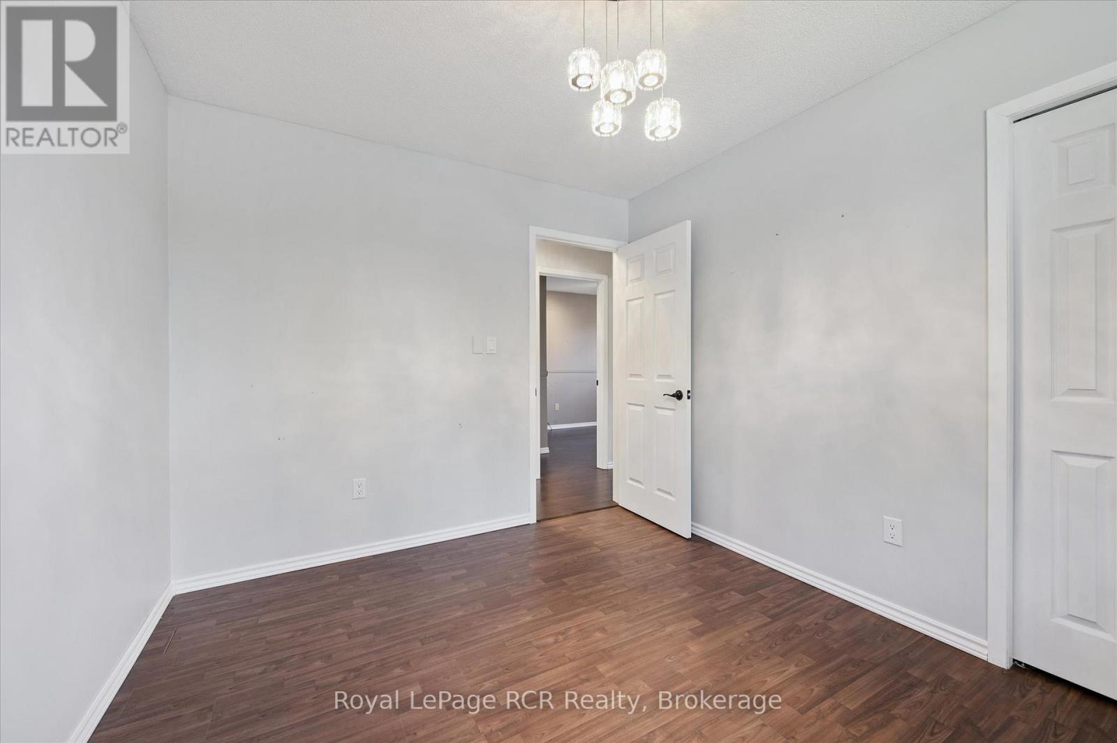 551 Oakview Crescent, Wellington North (Mount Forest), Ontario  N0G 2L2 - Photo 23 - X12454283