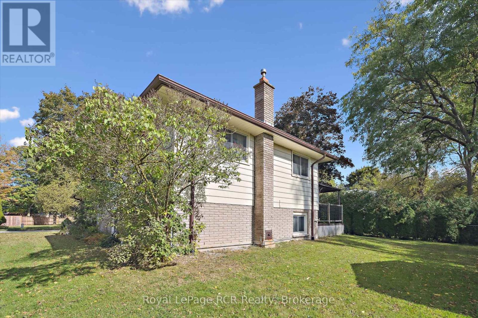 551 Oakview Crescent, Wellington North (Mount Forest), Ontario  N0G 2L2 - Photo 37 - X12454283