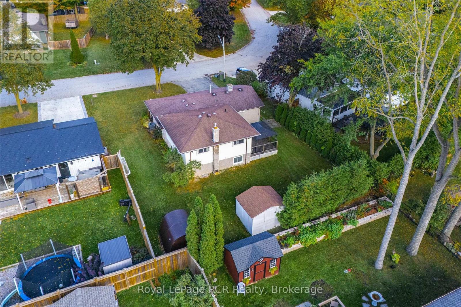 551 Oakview Crescent, Wellington North (Mount Forest), Ontario  N0G 2L2 - Photo 47 - X12454283