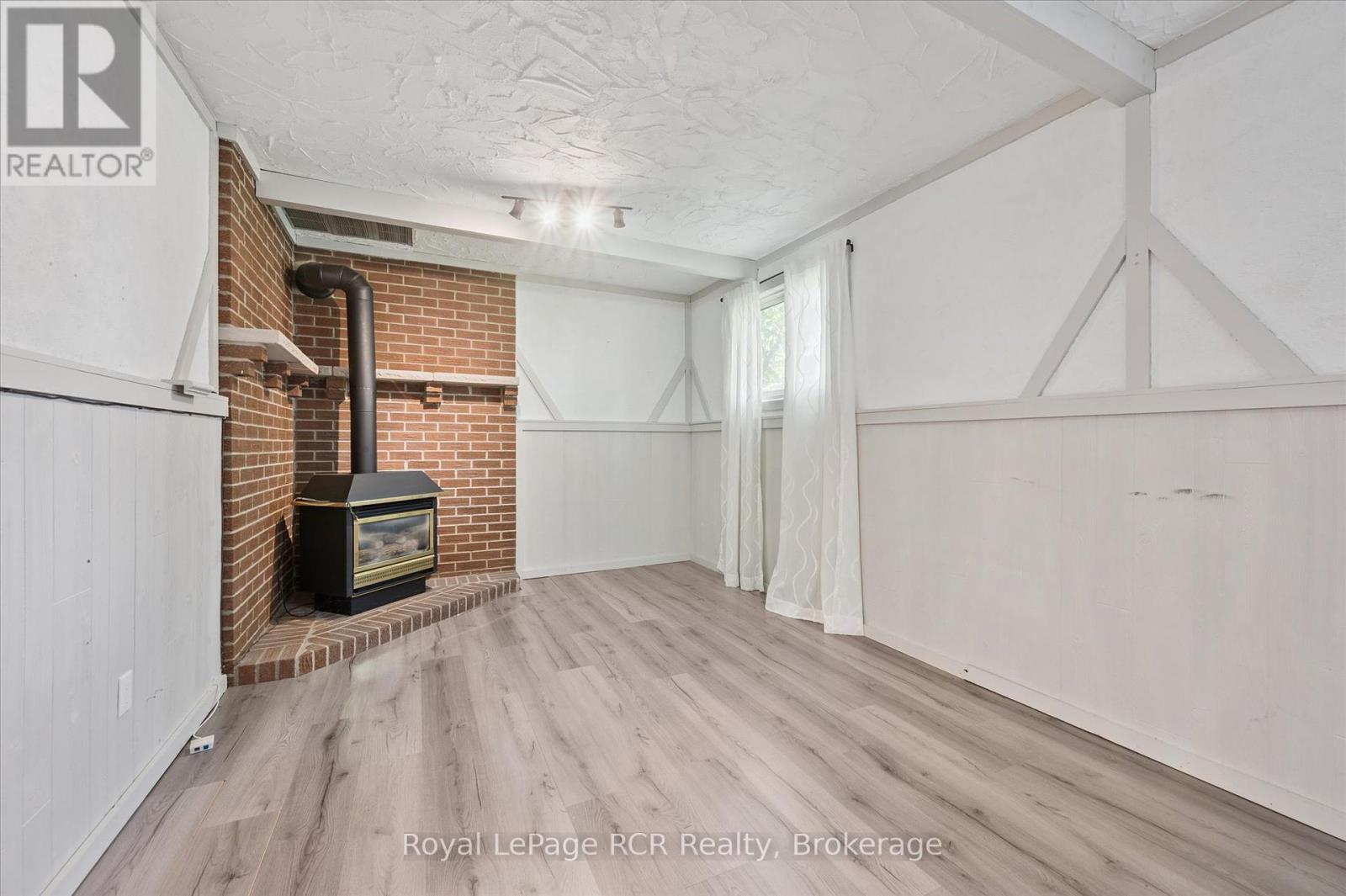 551 Oakview Crescent, Wellington North (Mount Forest), Ontario  N0G 2L2 - Photo 31 - X12454283