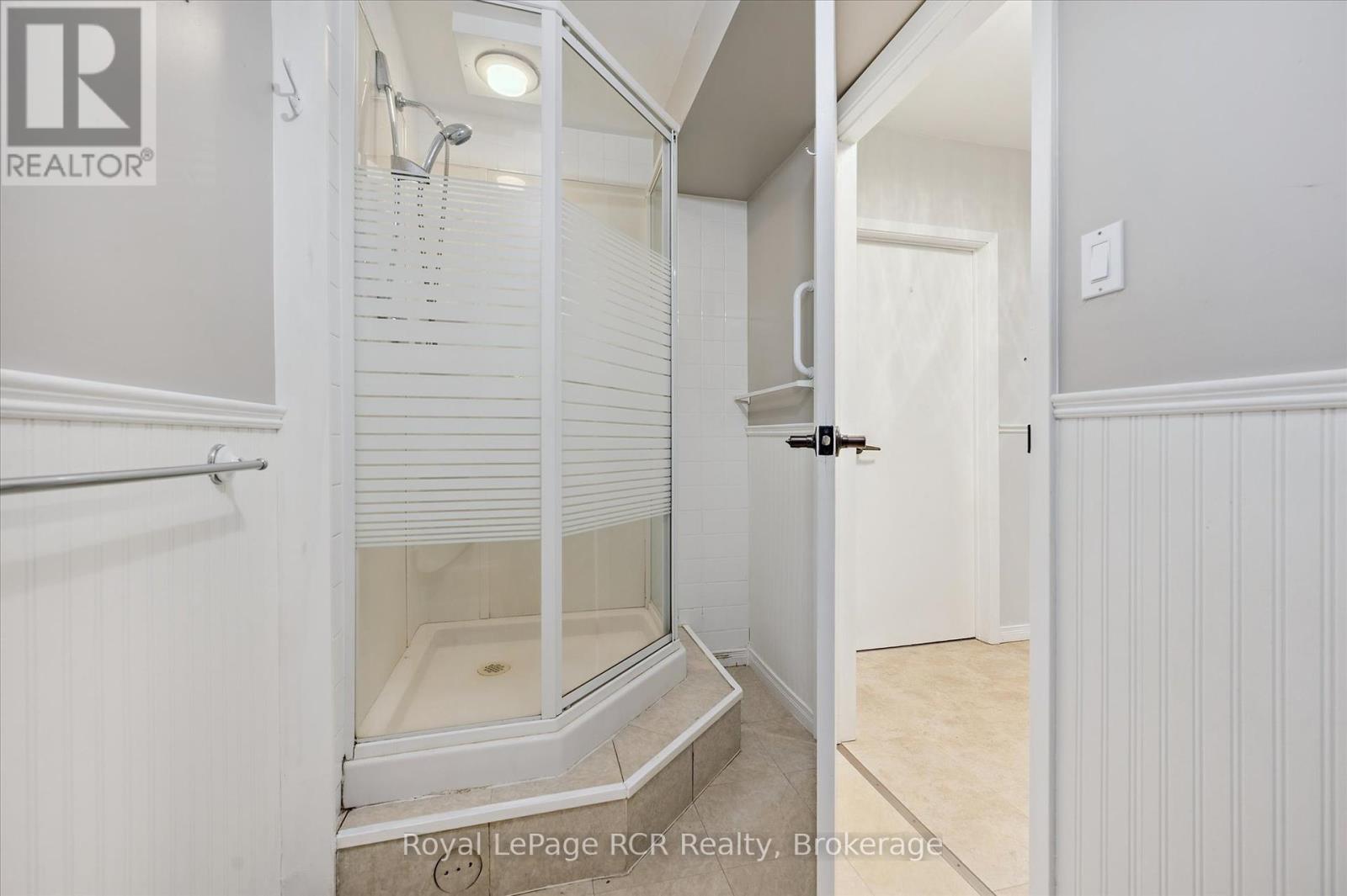 551 Oakview Crescent, Wellington North (Mount Forest), Ontario  N0G 2L2 - Photo 35 - X12454283
