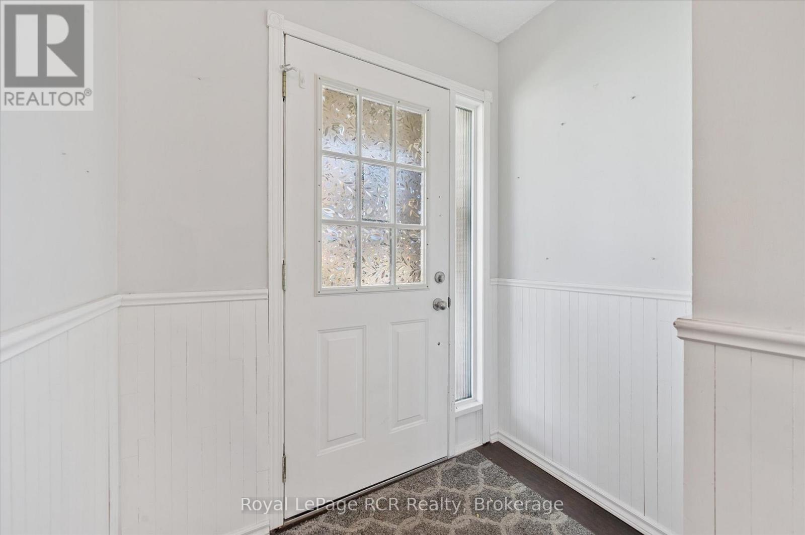 551 Oakview Crescent, Wellington North (Mount Forest), Ontario  N0G 2L2 - Photo 6 - X12454283