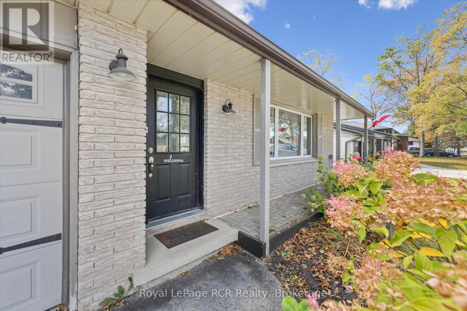 551 Oakview Crescent, Wellington North (Mount Forest), Ontario  N0G 2L2 - Photo 5 - X12454283