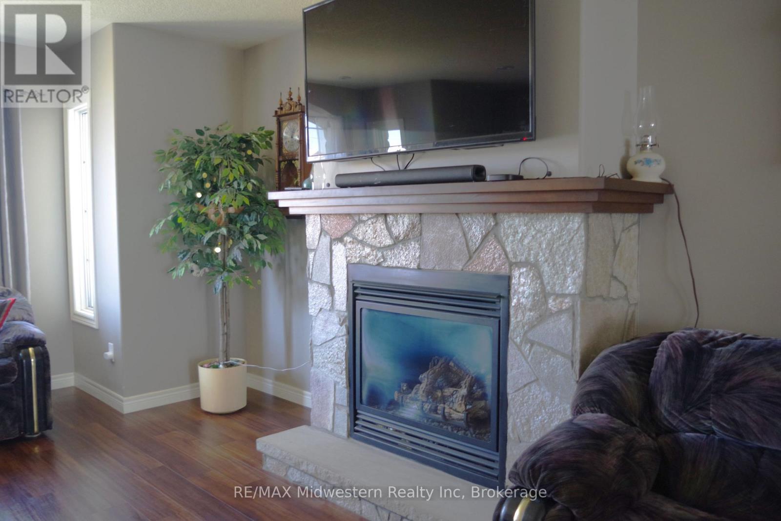 161 Brock Street, West Perth (Monkton), Ontario  N0K 1P0 - Photo 9 - X12454297