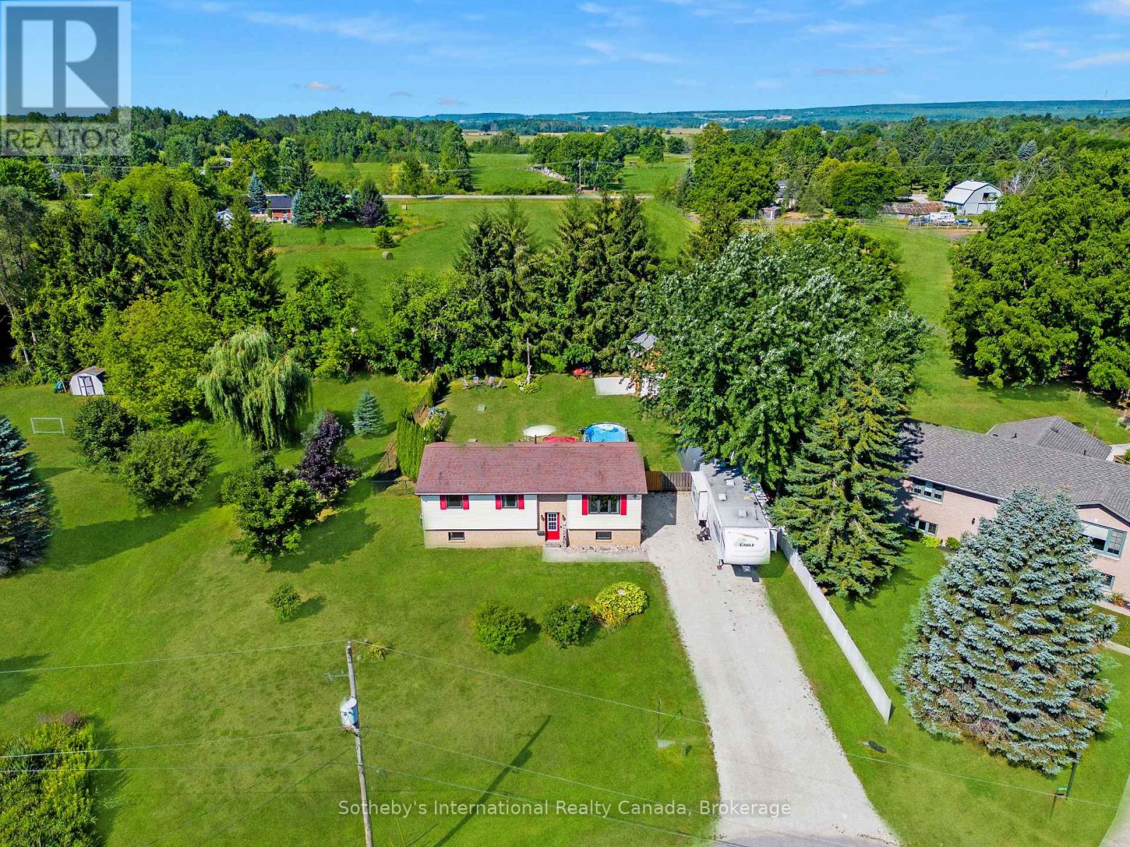 140 Greenfield Drive, Meaford, Ontario  N4L 1W6 - Photo 2 - X12344307
