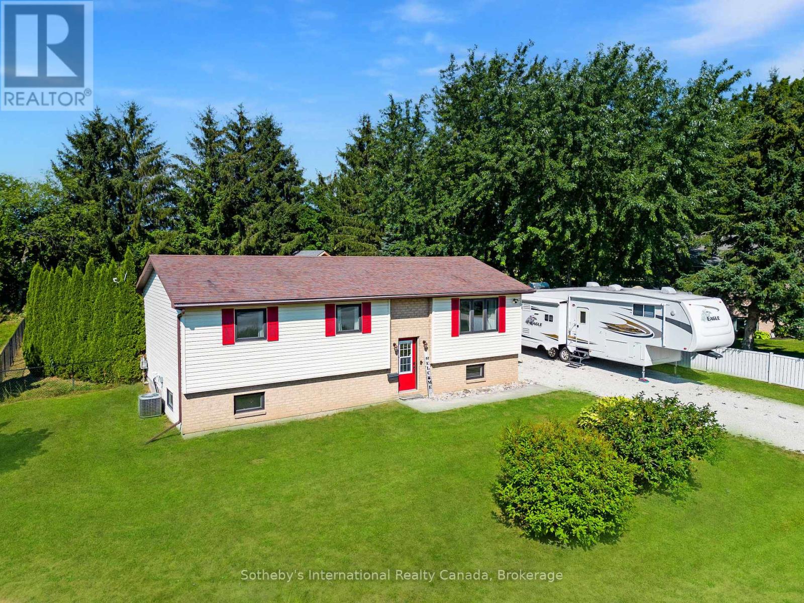 140 Greenfield Drive, Meaford, Ontario  N4L 1W6 - Photo 6 - X12344307