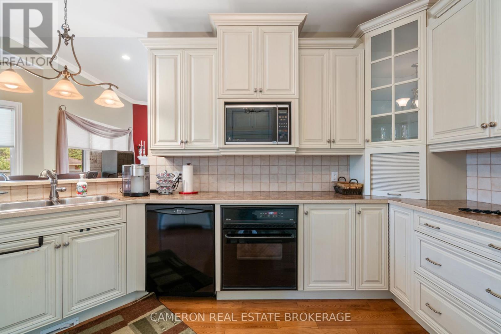 18105 Farlinger Drive, South Glengarry, Ontario  K6H 5R5 - Photo 14 - X12454268