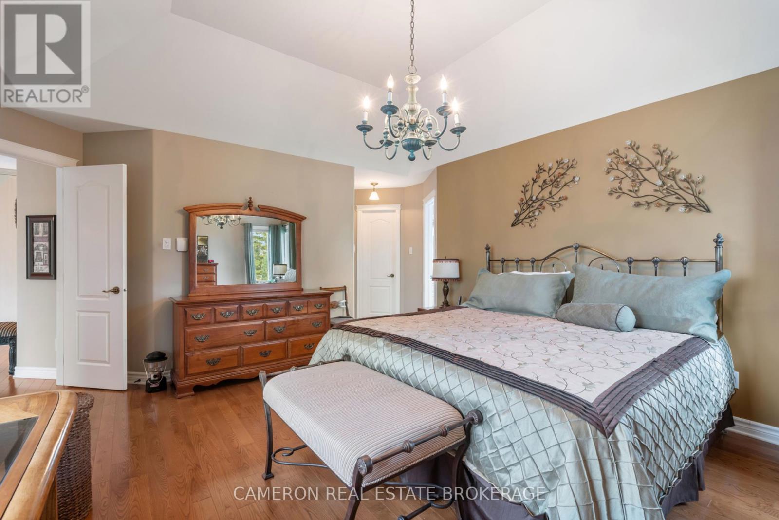 18105 Farlinger Drive, South Glengarry, Ontario  K6H 5R5 - Photo 21 - X12454268