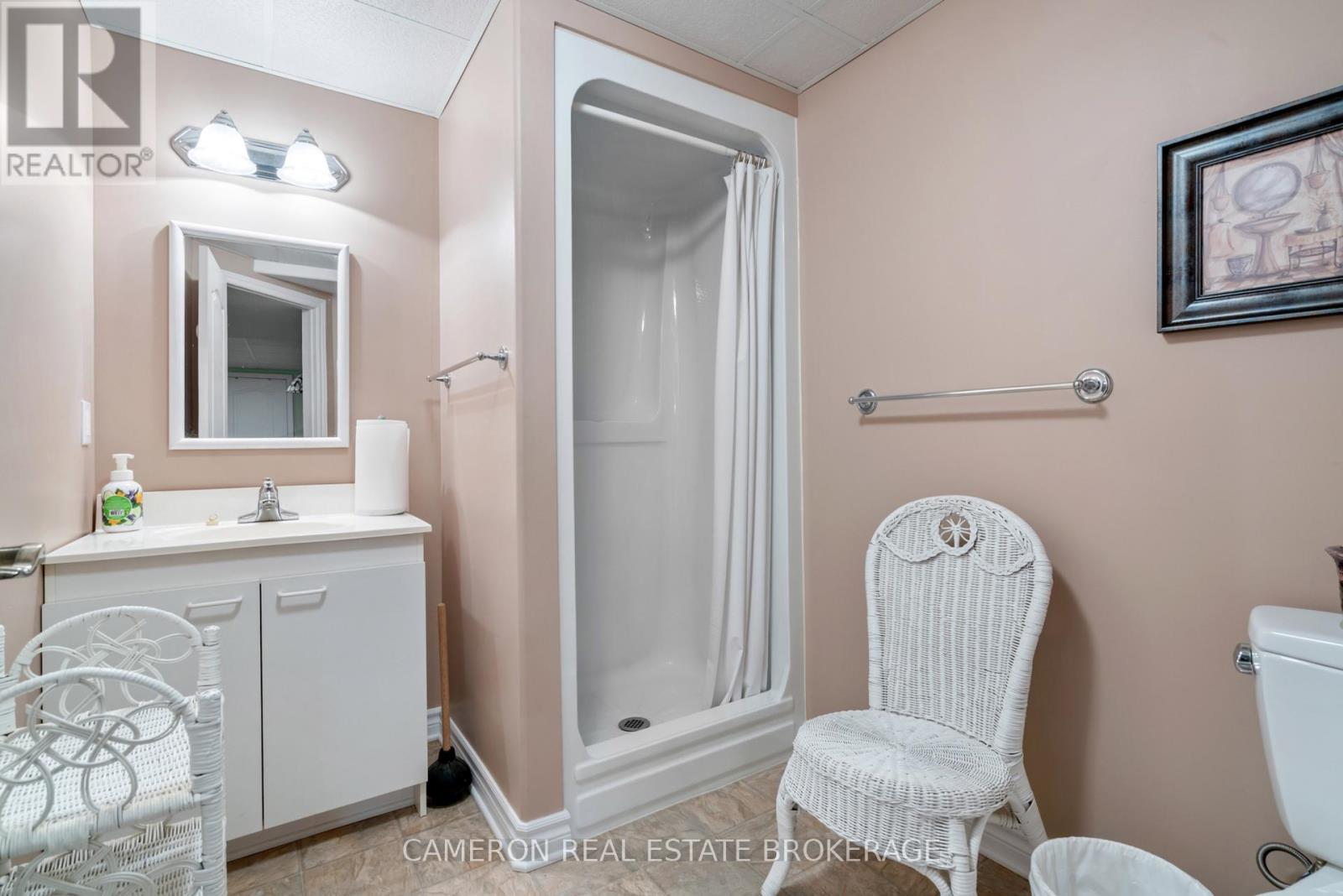 18105 Farlinger Drive, South Glengarry, Ontario  K6H 5R5 - Photo 29 - X12454268