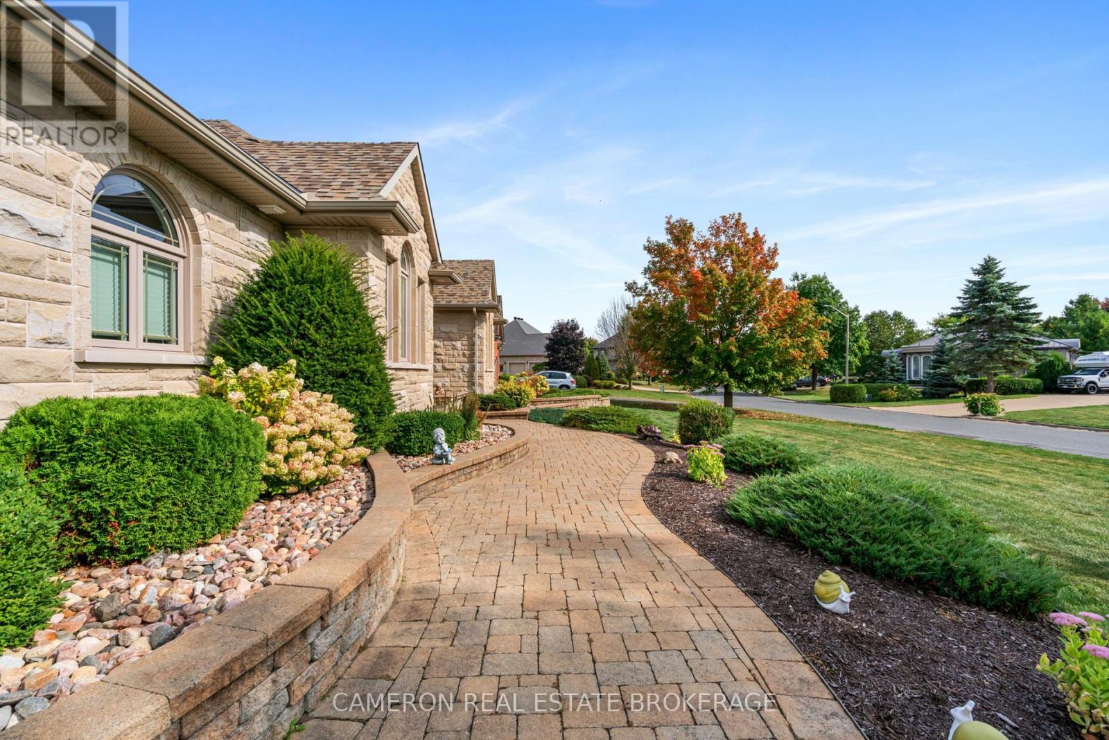 18105 Farlinger Drive, South Glengarry, Ontario  K6H 5R5 - Photo 3 - X12454268