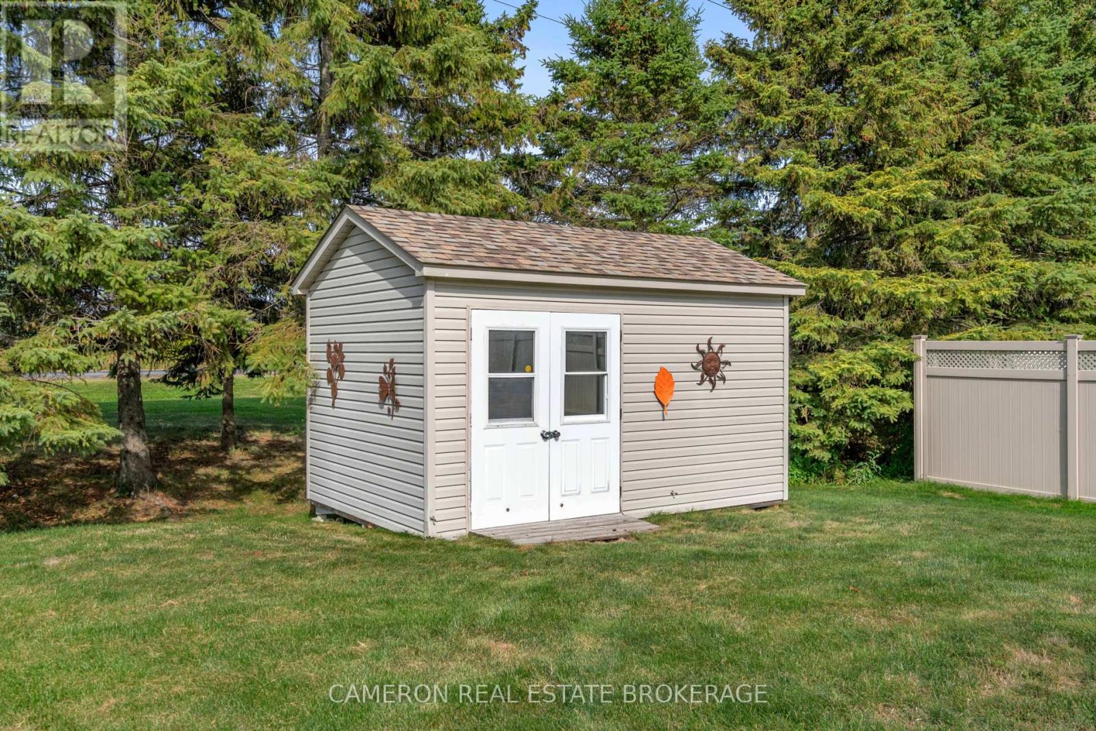 18105 Farlinger Drive, South Glengarry, Ontario  K6H 5R5 - Photo 34 - X12454268