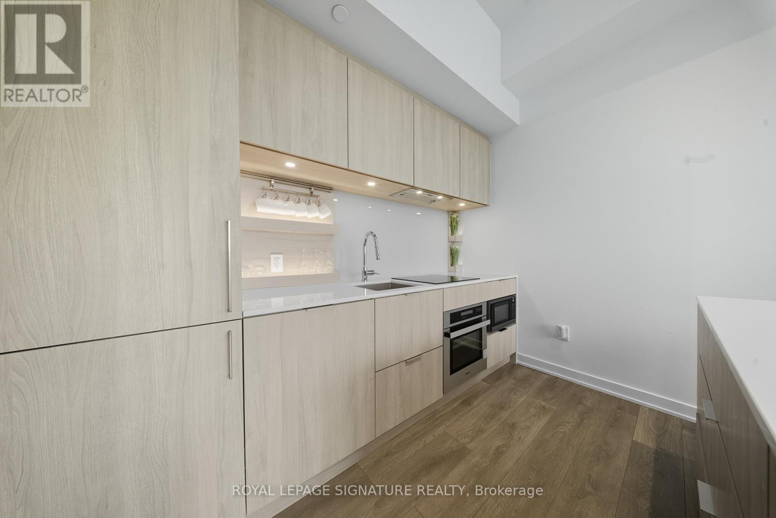 802 - 28 Ann Street, Mississauga, Ontario  L5G 0E1 - Photo 10 - W12454111