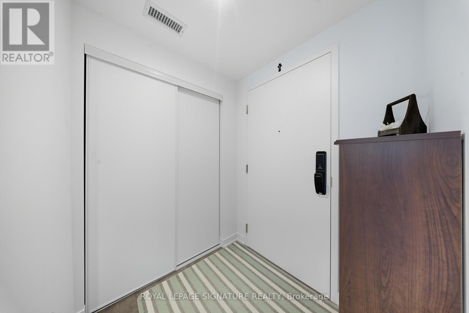 802 - 28 Ann Street, Mississauga, Ontario  L5G 0E1 - Photo 7 - W12454111