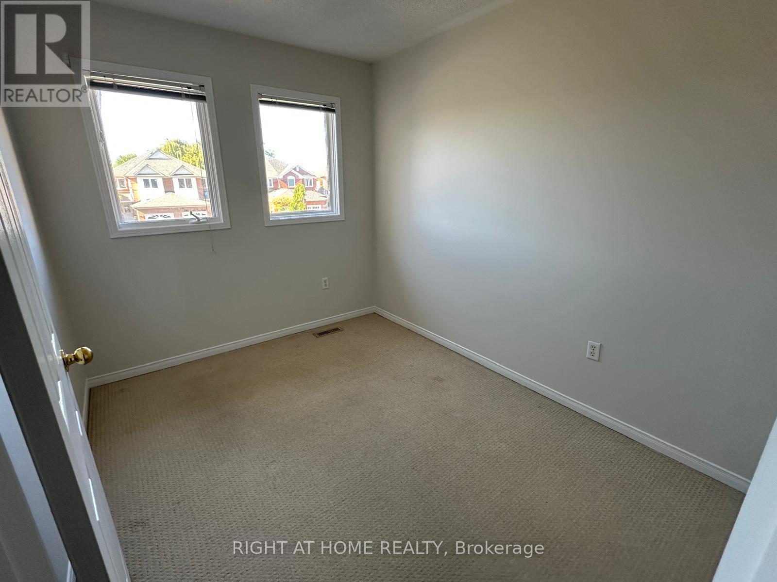 3368 Scotch Pine Gate, Mississauga, Ontario  L5N 7M9 - Photo 11 - W12454123