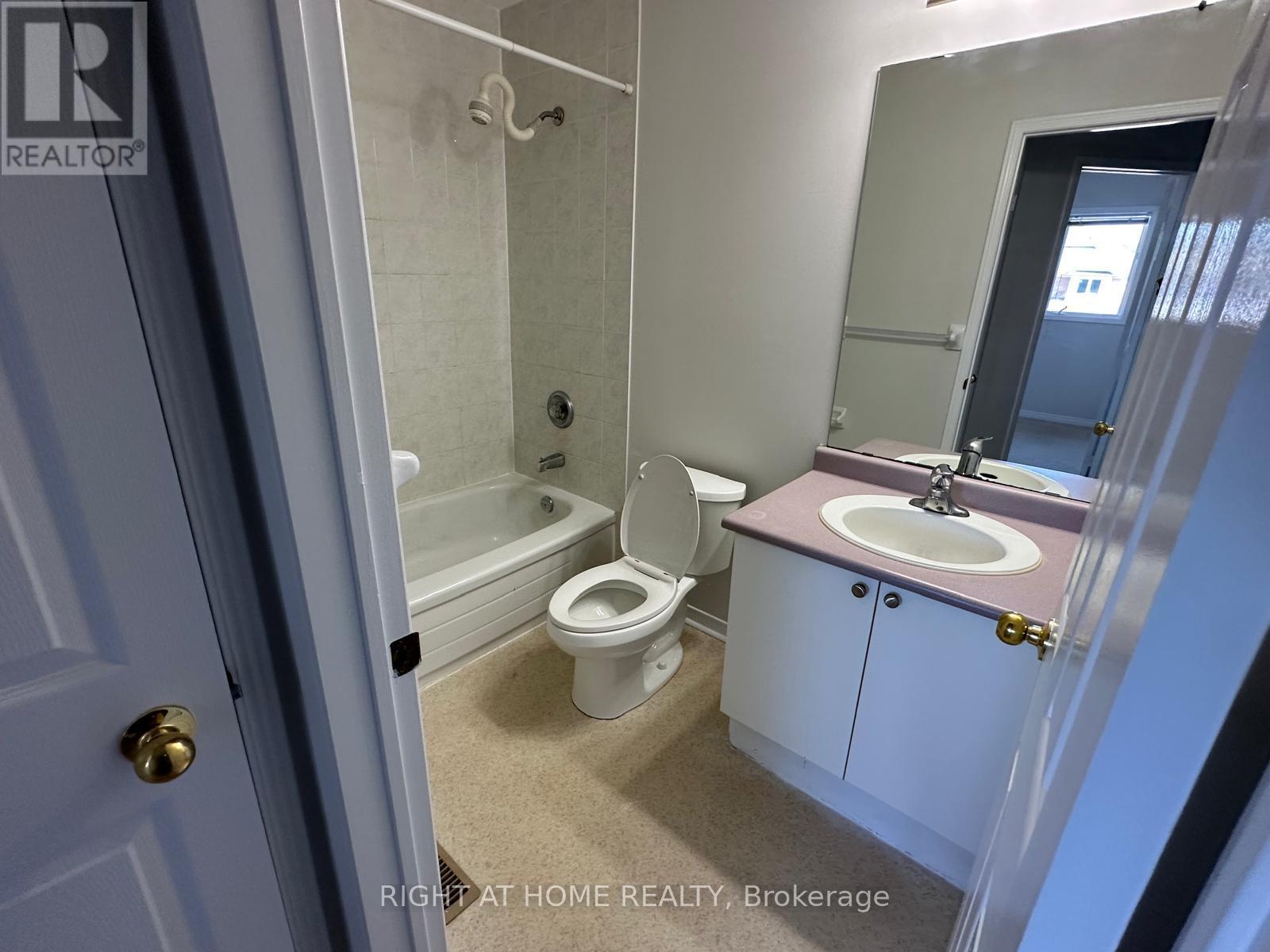 3368 Scotch Pine Gate, Mississauga, Ontario  L5N 7M9 - Photo 12 - W12454123