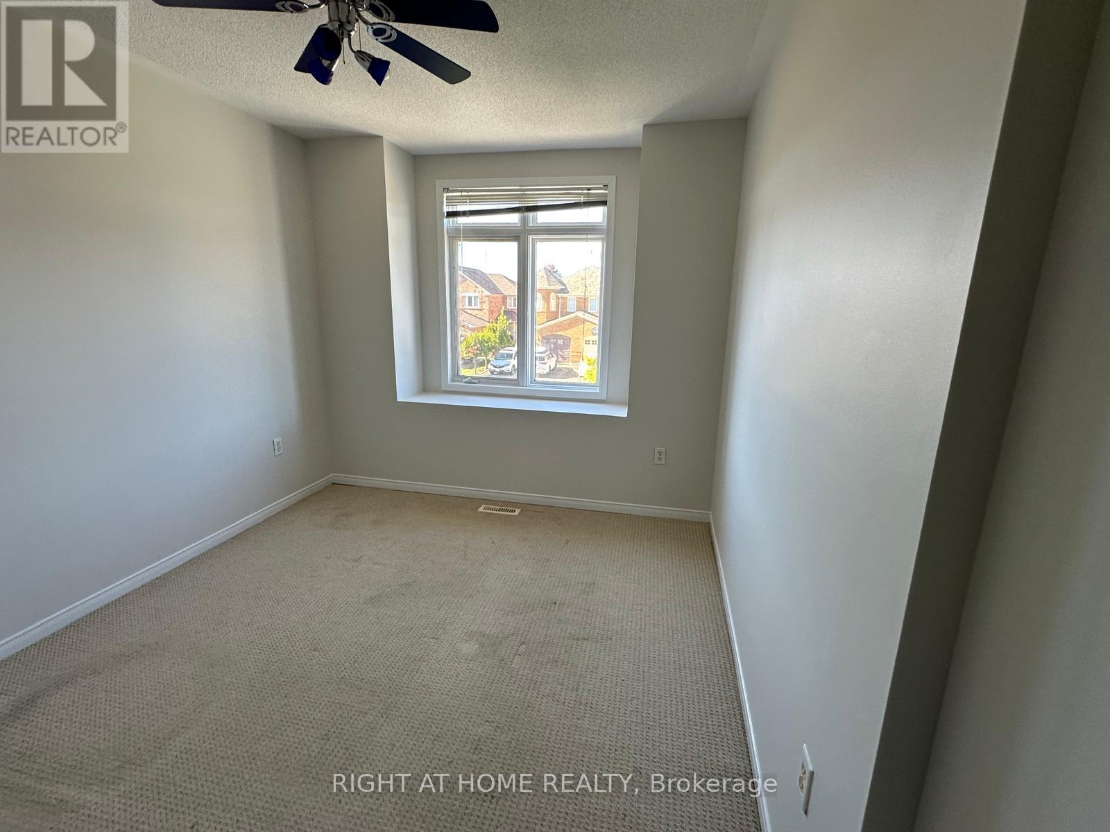 3368 Scotch Pine Gate, Mississauga, Ontario  L5N 7M9 - Photo 7 - W12454123