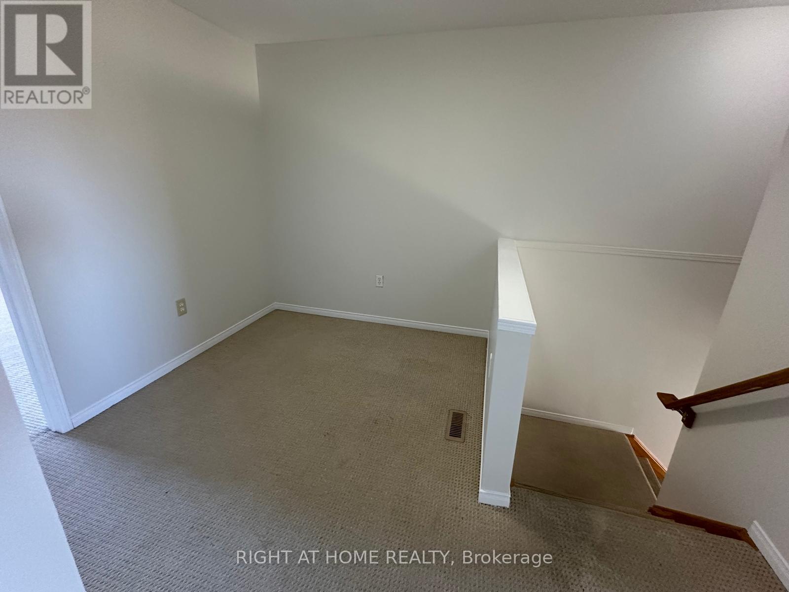 3368 Scotch Pine Gate, Mississauga, Ontario  L5N 7M9 - Photo 9 - W12454123