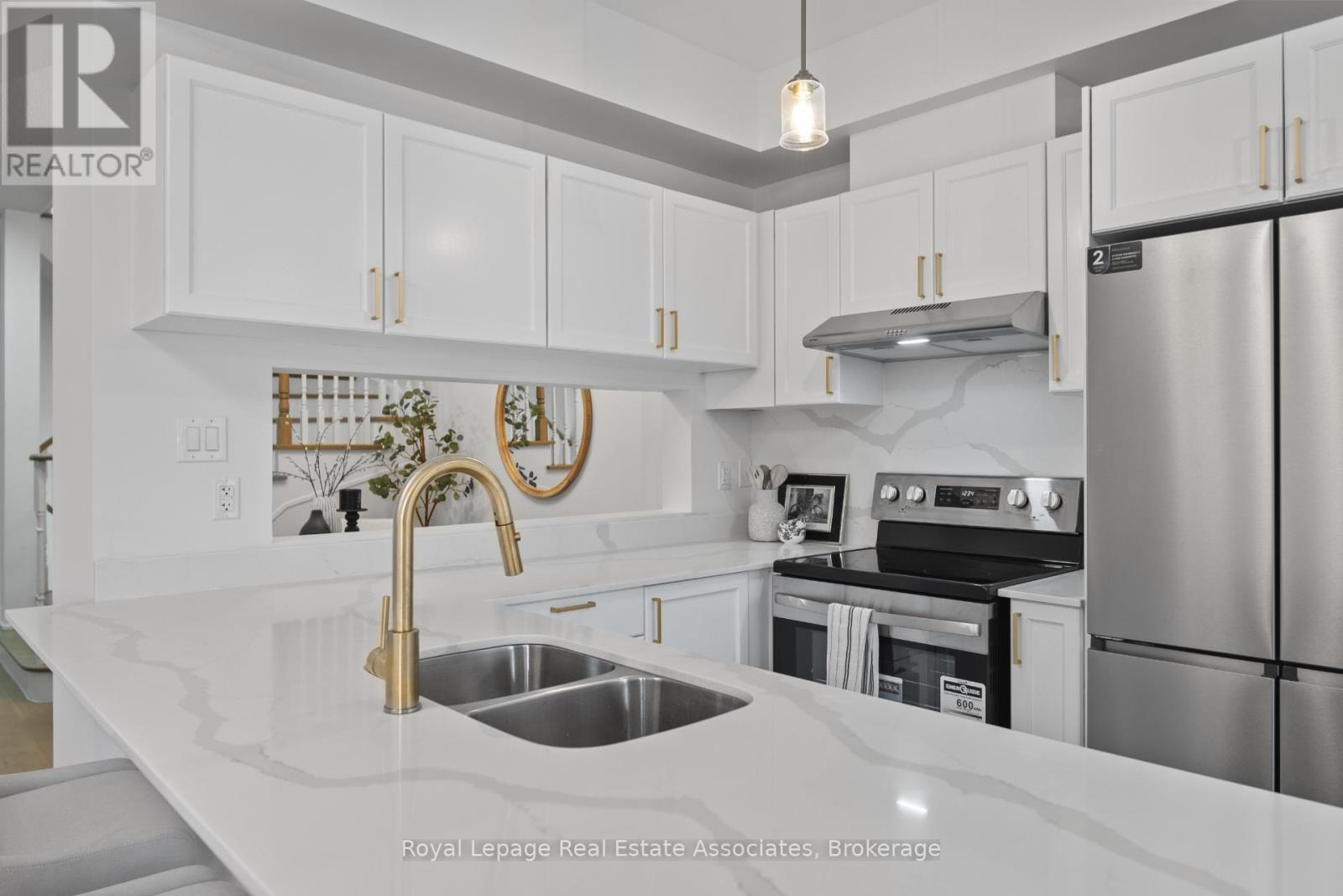580 Courtney Valley Road, Mississauga, Ontario  L5V 0C2 - Photo 12 - W12454161
