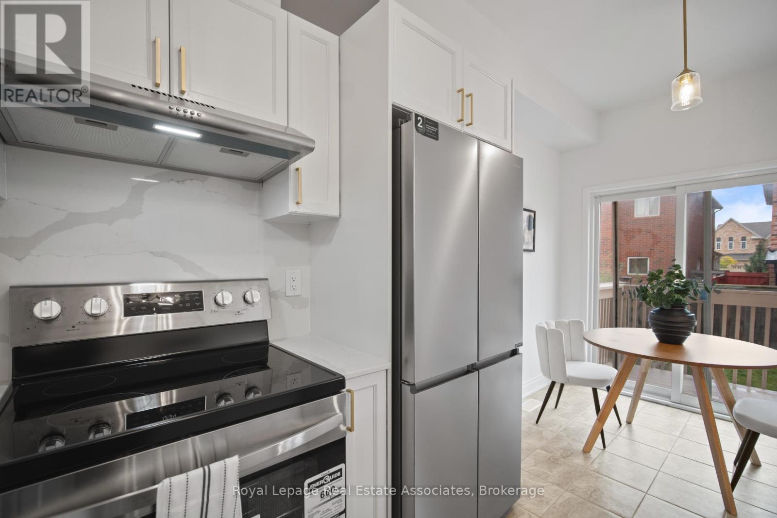 580 Courtney Valley Road, Mississauga, Ontario  L5V 0C2 - Photo 16 - W12454161