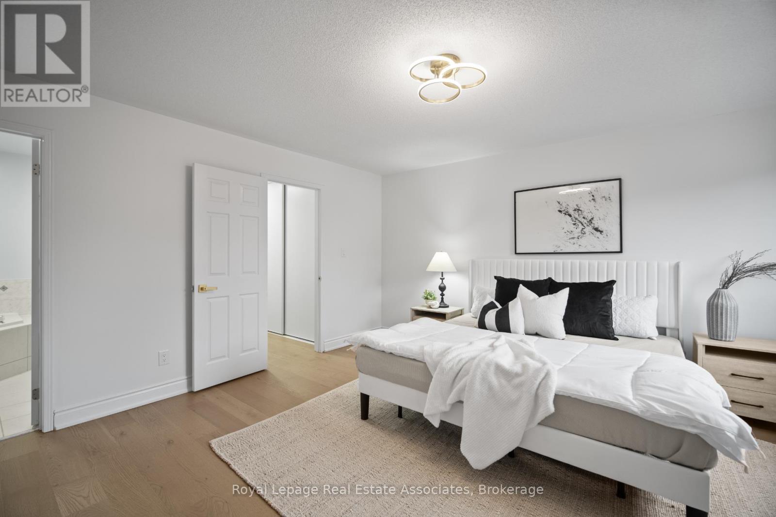 580 Courtney Valley Road, Mississauga, Ontario  L5V 0C2 - Photo 22 - W12454161