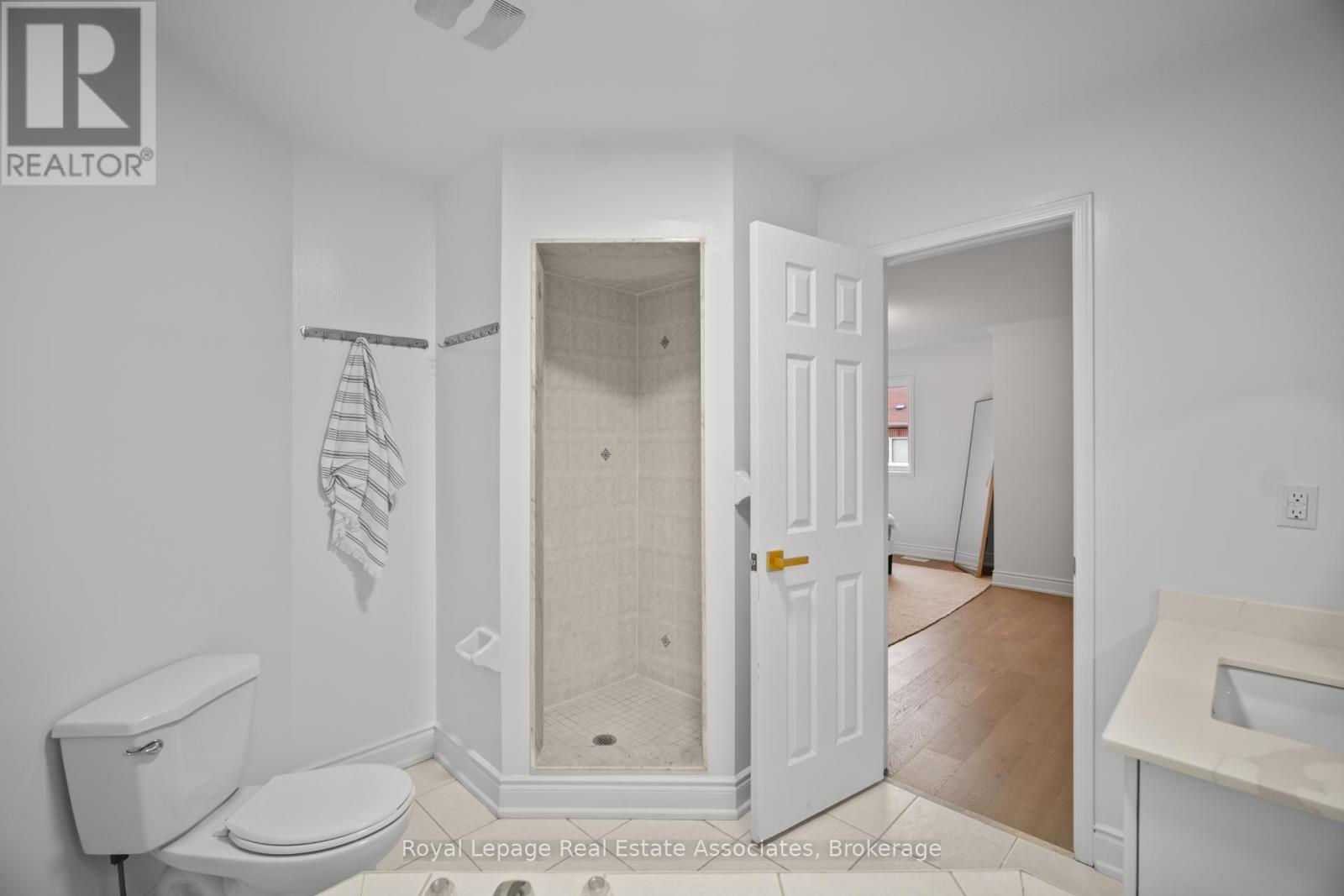580 Courtney Valley Road, Mississauga, Ontario  L5V 0C2 - Photo 24 - W12454161