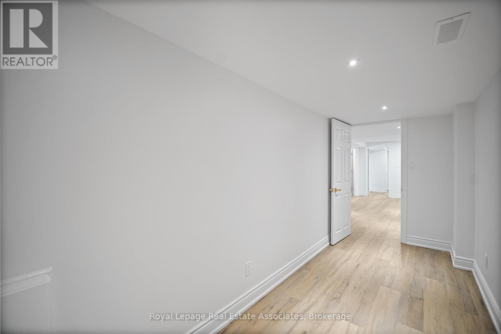 580 Courtney Valley Road, Mississauga, Ontario  L5V 0C2 - Photo 32 - W12454161