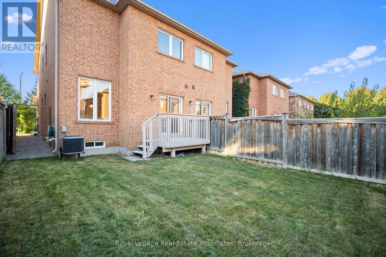580 Courtney Valley Road, Mississauga, Ontario  L5V 0C2 - Photo 40 - W12454161
