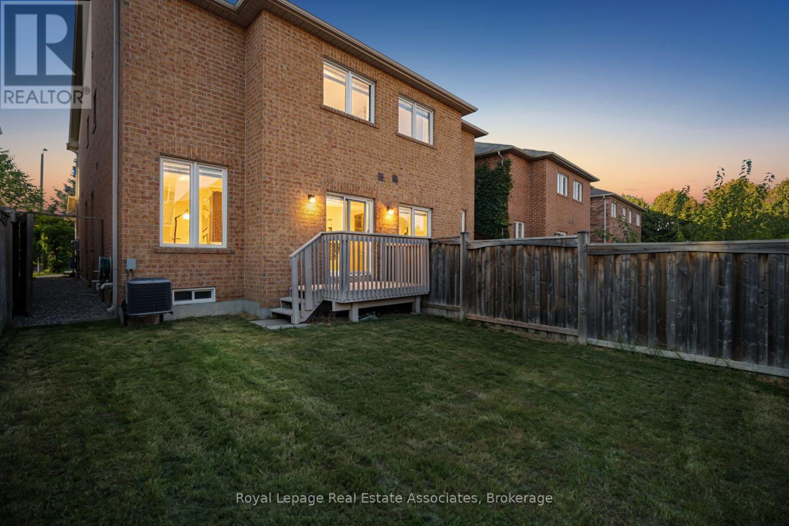 580 Courtney Valley Road, Mississauga, Ontario  L5V 0C2 - Photo 43 - W12454161