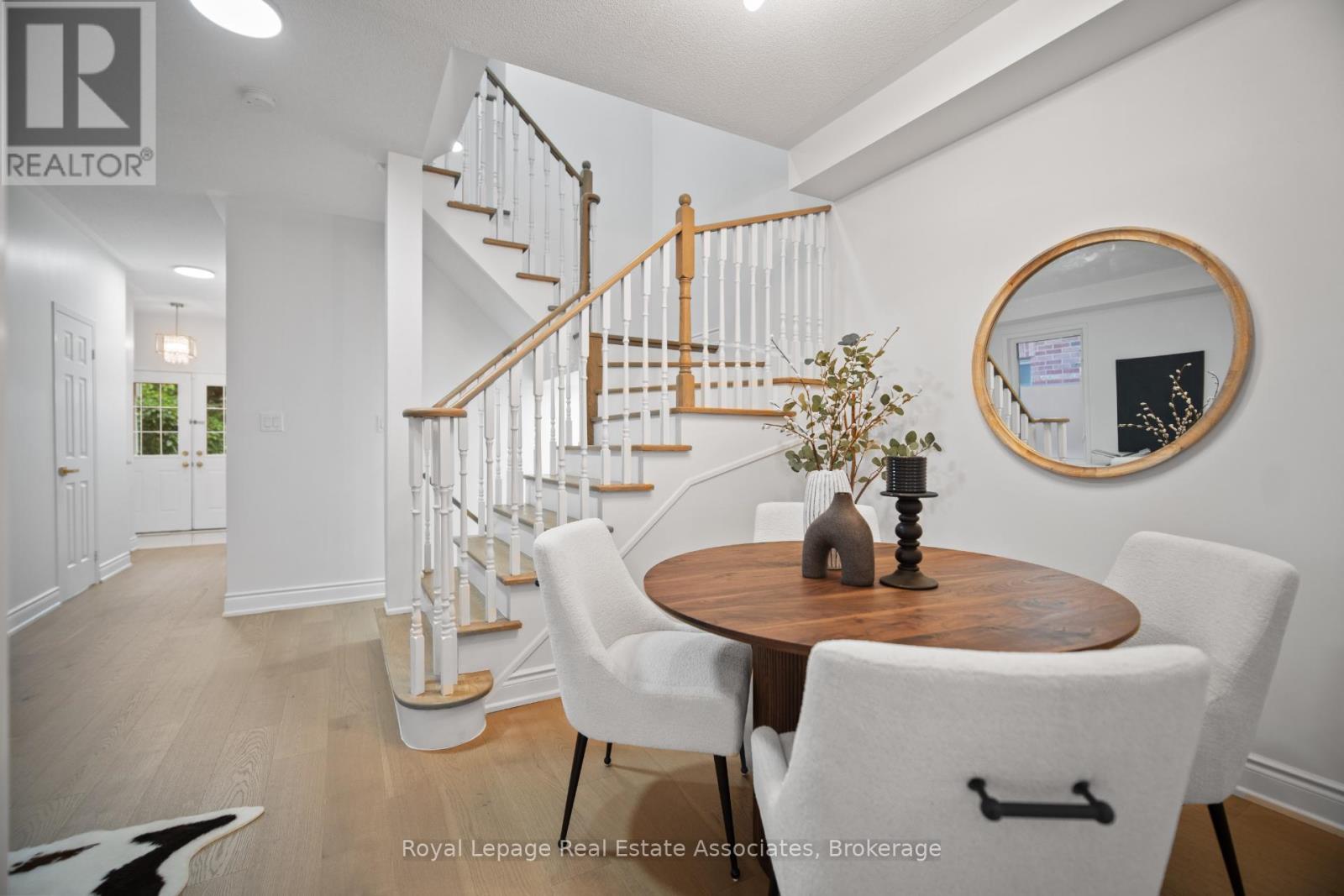 580 Courtney Valley Road, Mississauga, Ontario  L5V 0C2 - Photo 7 - W12454161