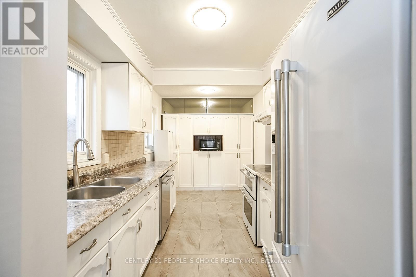 240 Simmons Boulevard, Brampton, Ontario  L6V 3Y1 - Photo 14 - W12454175
