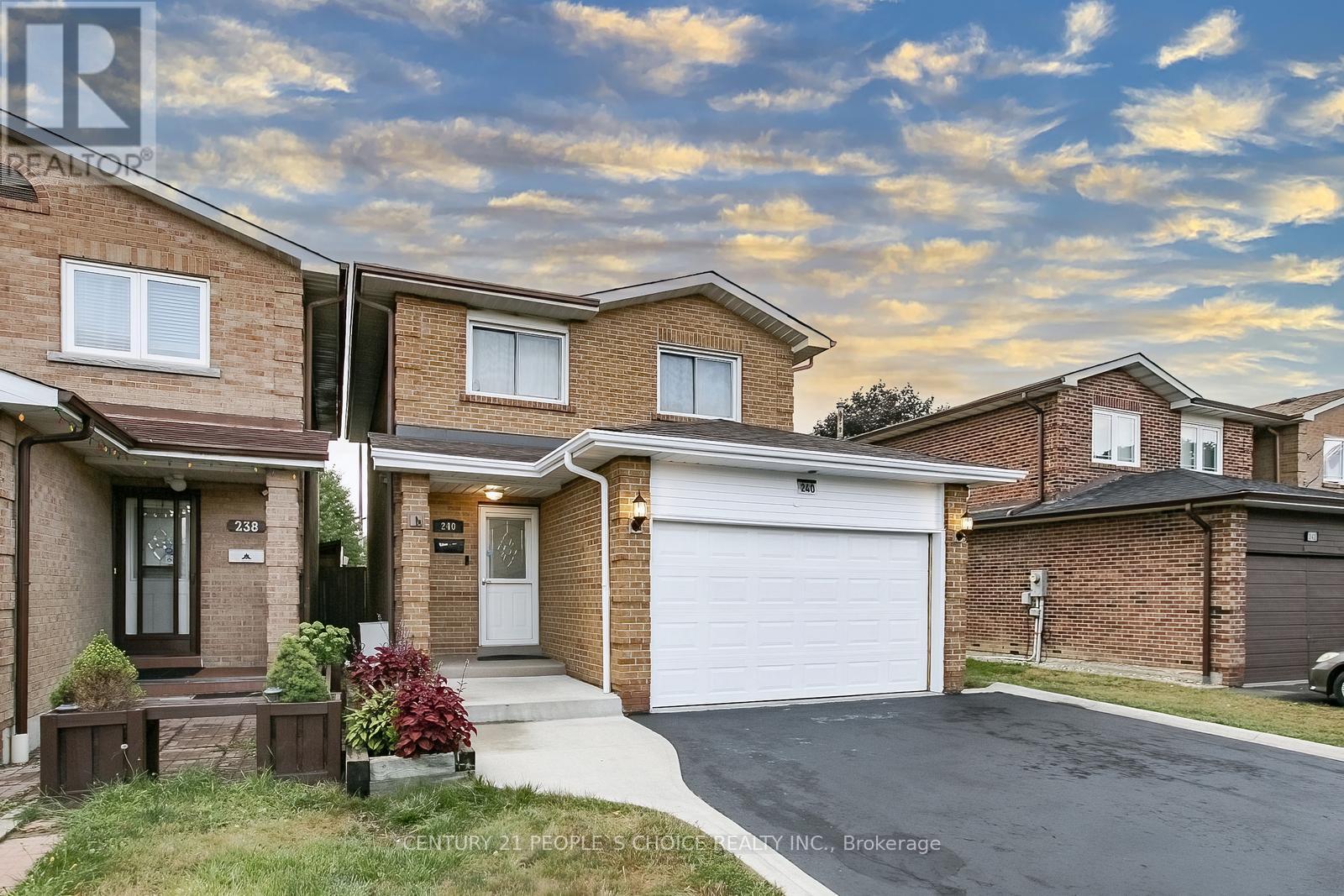 240 Simmons Boulevard, Brampton, Ontario  L6V 3Y1 - Photo 2 - W12454175