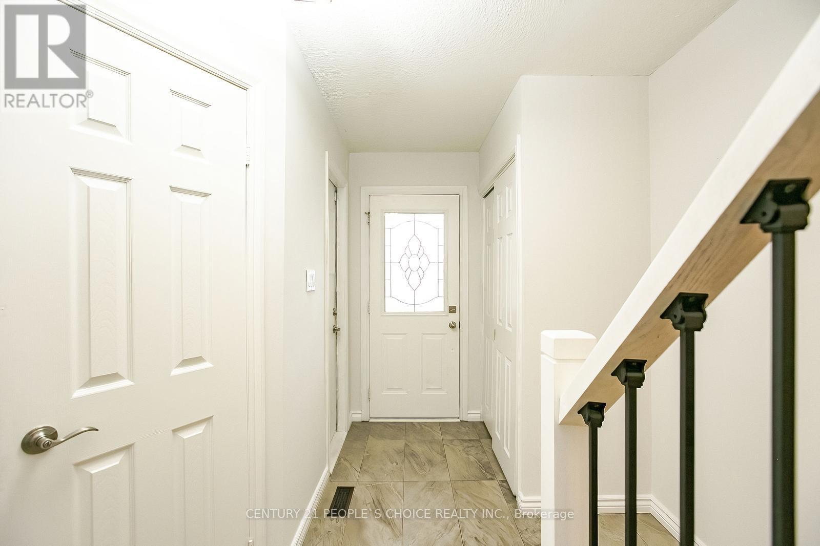 240 Simmons Boulevard, Brampton, Ontario  L6V 3Y1 - Photo 4 - W12454175
