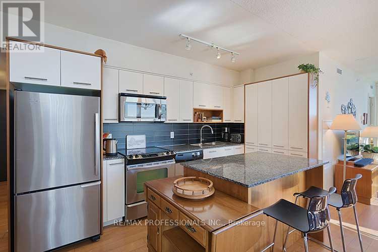 1202 - 1 Valhalla Inn Road, Toronto, Ontario  M9B 1S9 - Photo 13 - W12454184