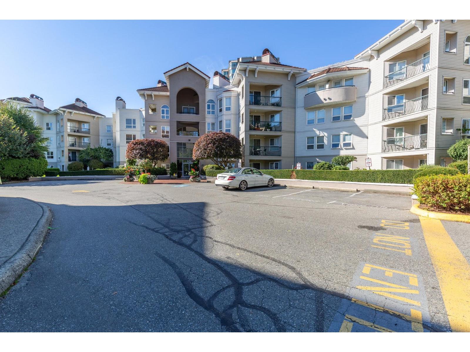 202 3172 Gladwin Road, Abbotsford, British Columbia  V2T 5T3 - Photo 2 - R3056183