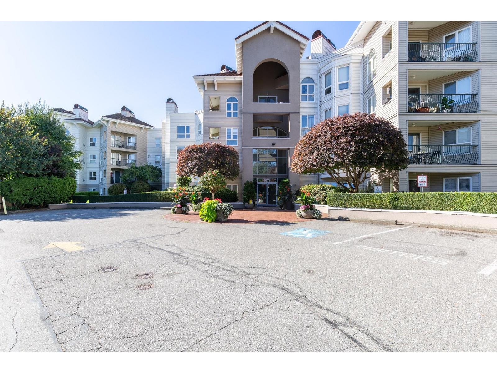 202 3172 Gladwin Road, Abbotsford, British Columbia  V2T 5T3 - Photo 3 - R3056183