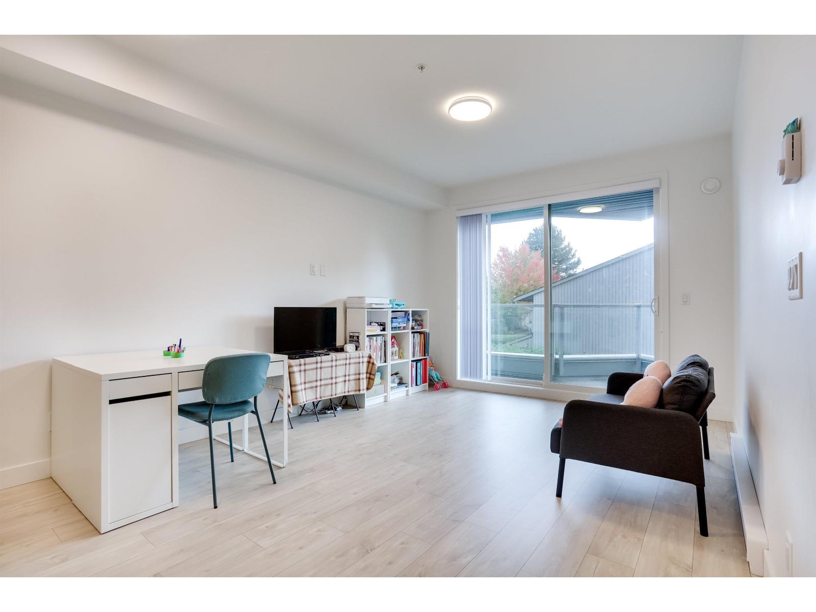202 32838 Landeau Place, Abbotsford, British Columbia  V2S 0M6 - Photo 3 - R3056208
