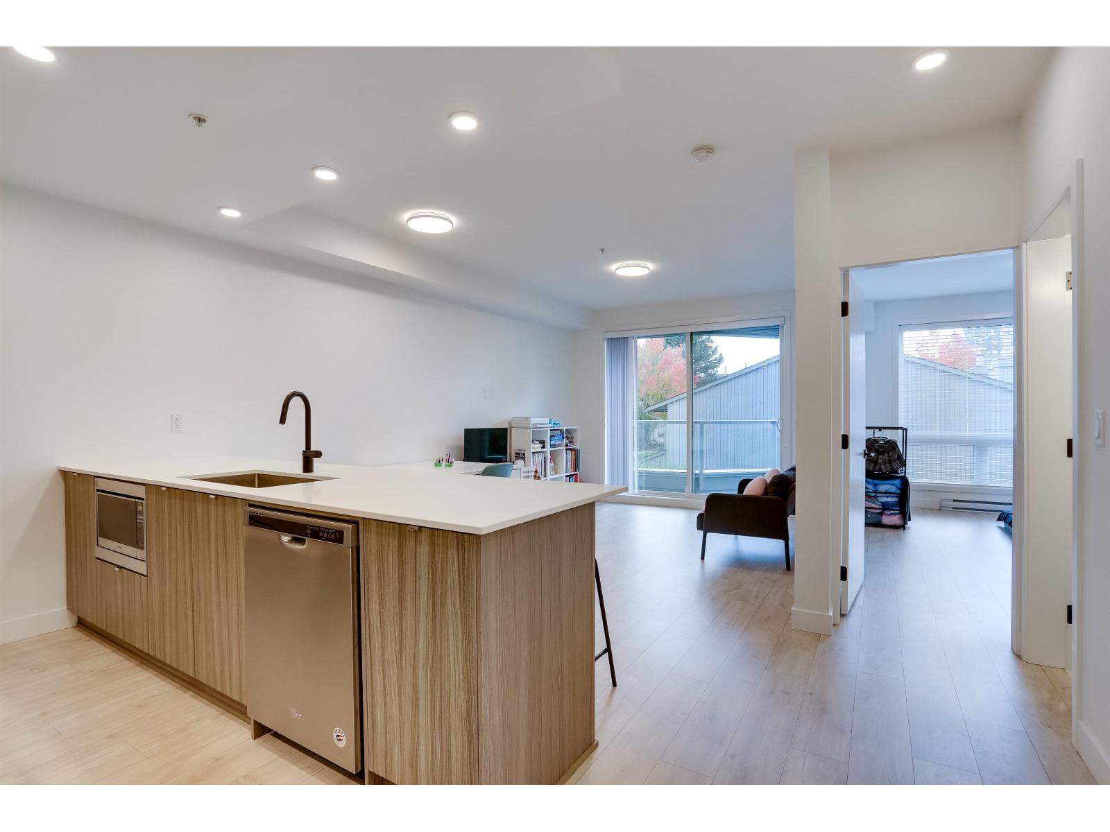 202 32838 Landeau Place, Abbotsford, British Columbia  V2S 0M6 - Photo 6 - R3056208