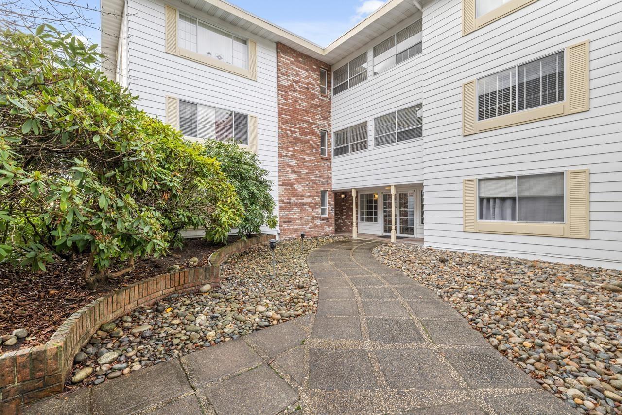 302 15010 Roper Avenue, White Rock, British Columbia  V4B 5A9 - Photo 2 - R3056981