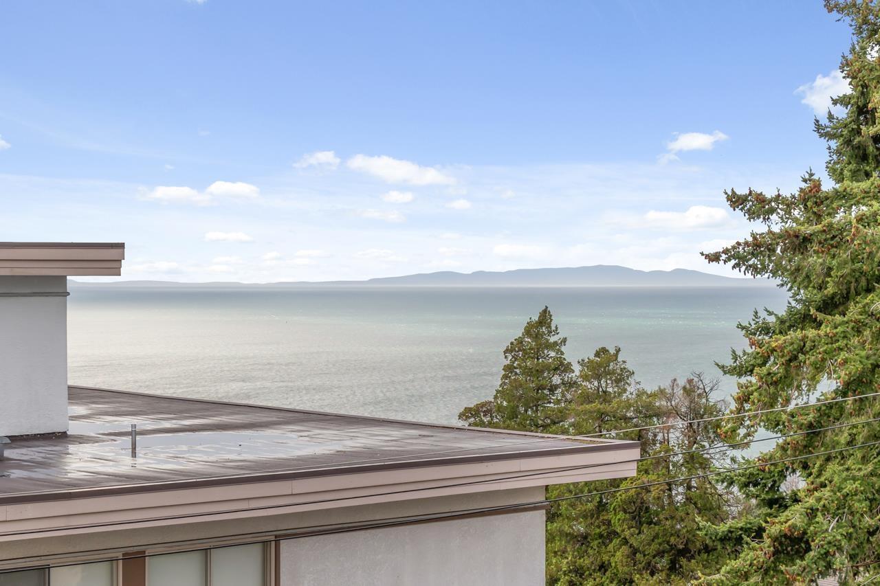 302 15010 Roper Avenue, White Rock, British Columbia  V4B 5A9 - Photo 5 - R3056981