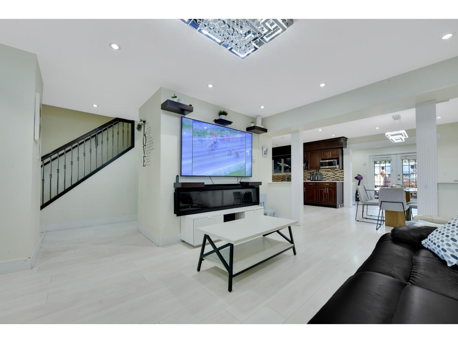 9068 146a Street, Surrey, British Columbia  V3R 6X7 - Photo 3 - R3056589