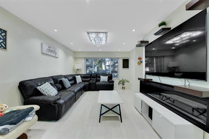 9068 146a Street, Surrey, British Columbia  V3R 6X7 - Photo 4 - R3056589