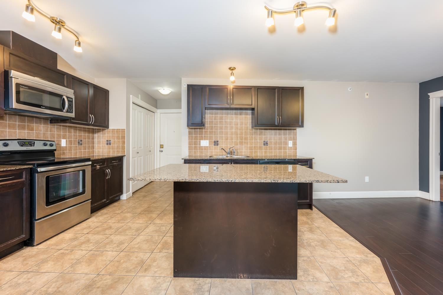 311 12088 75a Avenue, Surrey, British Columbia  V3W 1Y4 - Photo 3 - R3056539