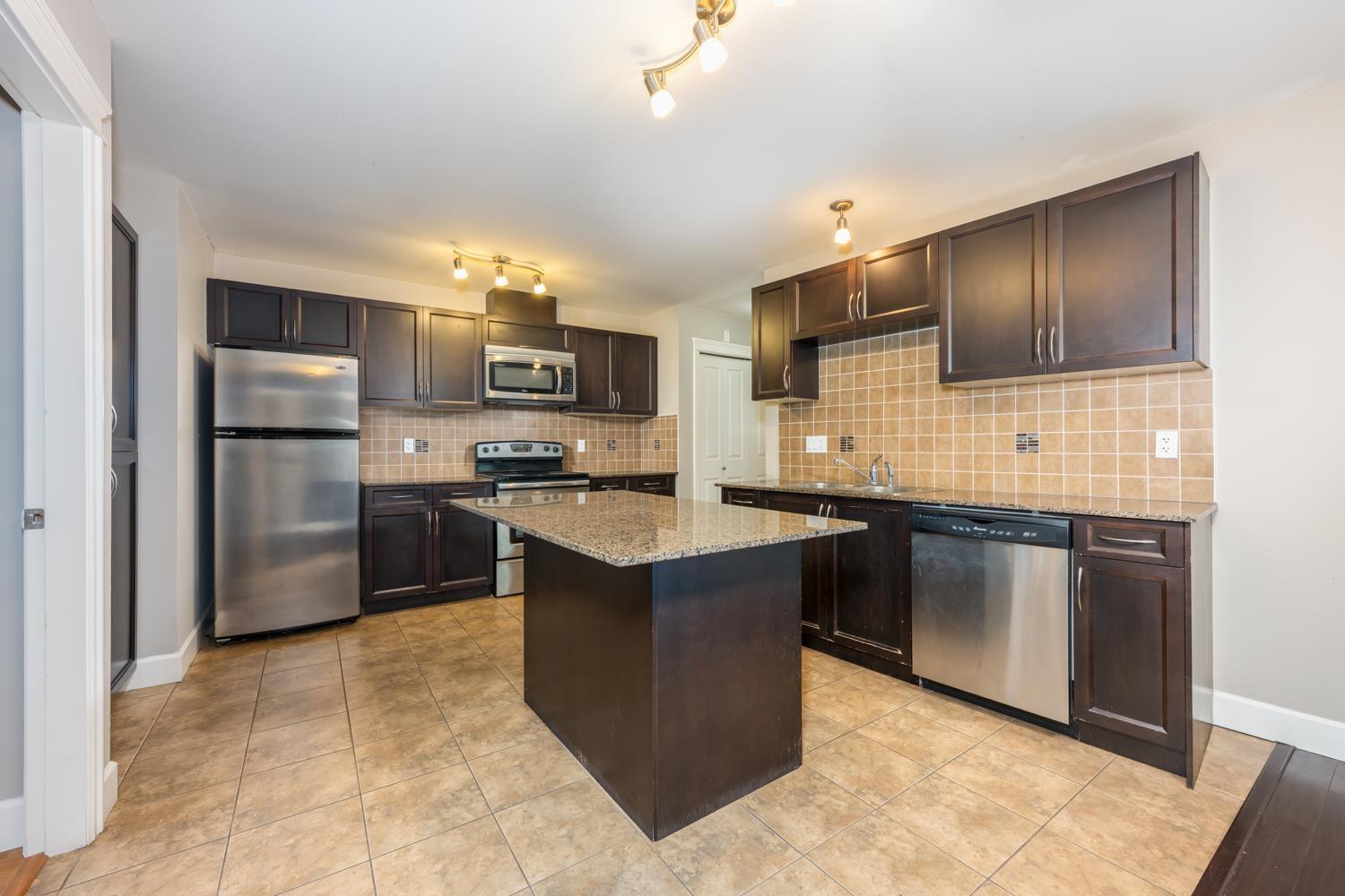 311 12088 75a Avenue, Surrey, British Columbia  V3W 1Y4 - Photo 8 - R3056539