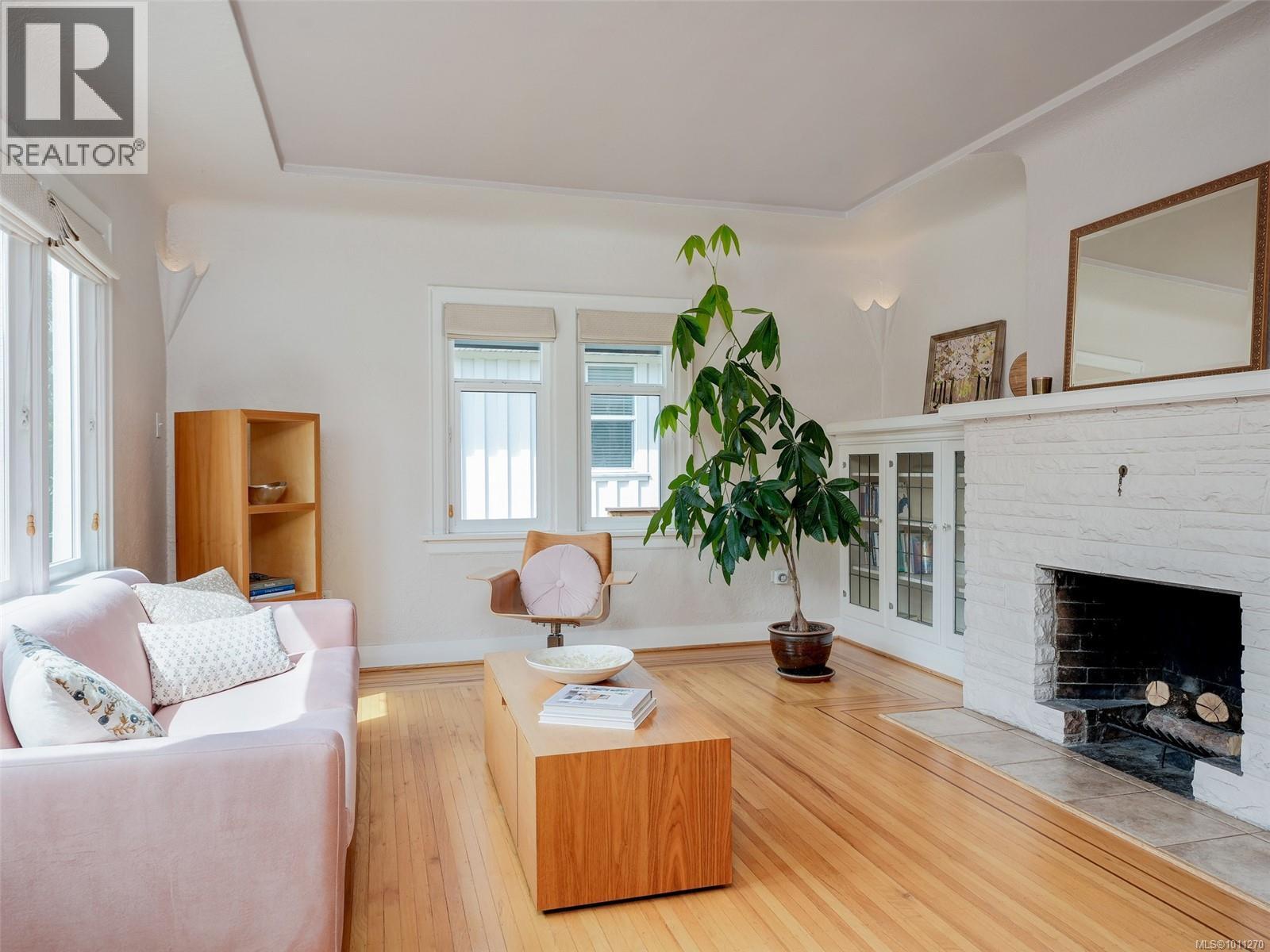 2526 Dalhousie St, Oak Bay, British Columbia  V8R 2H7 - Photo 2 - 1011270