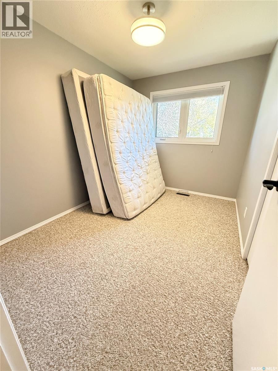 225 18th Street, Weyburn, Saskatchewan  S4H 3A8 - Photo 15 - SK020510