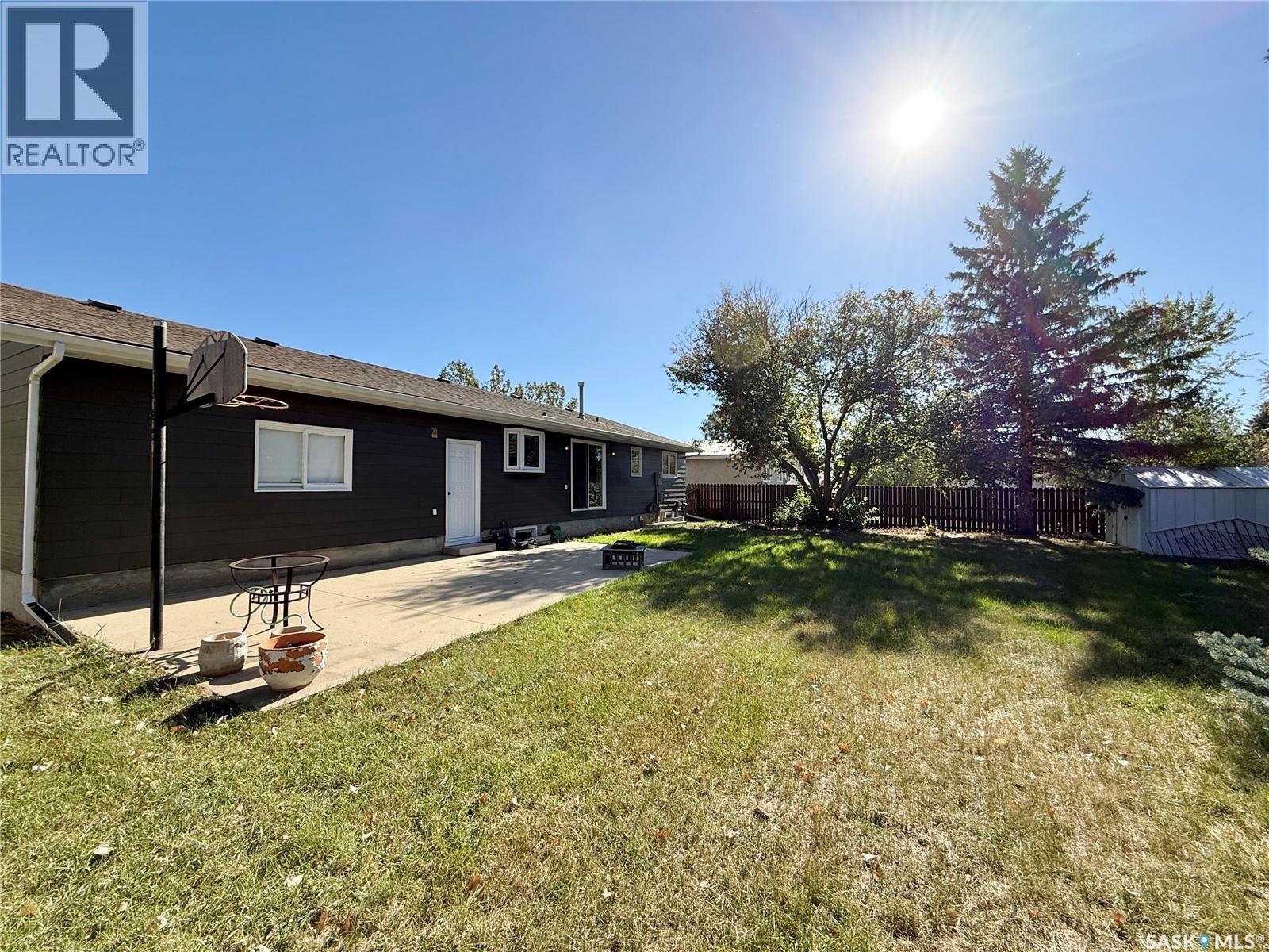 225 18th Street, Weyburn, Saskatchewan  S4H 3A8 - Photo 28 - SK020510